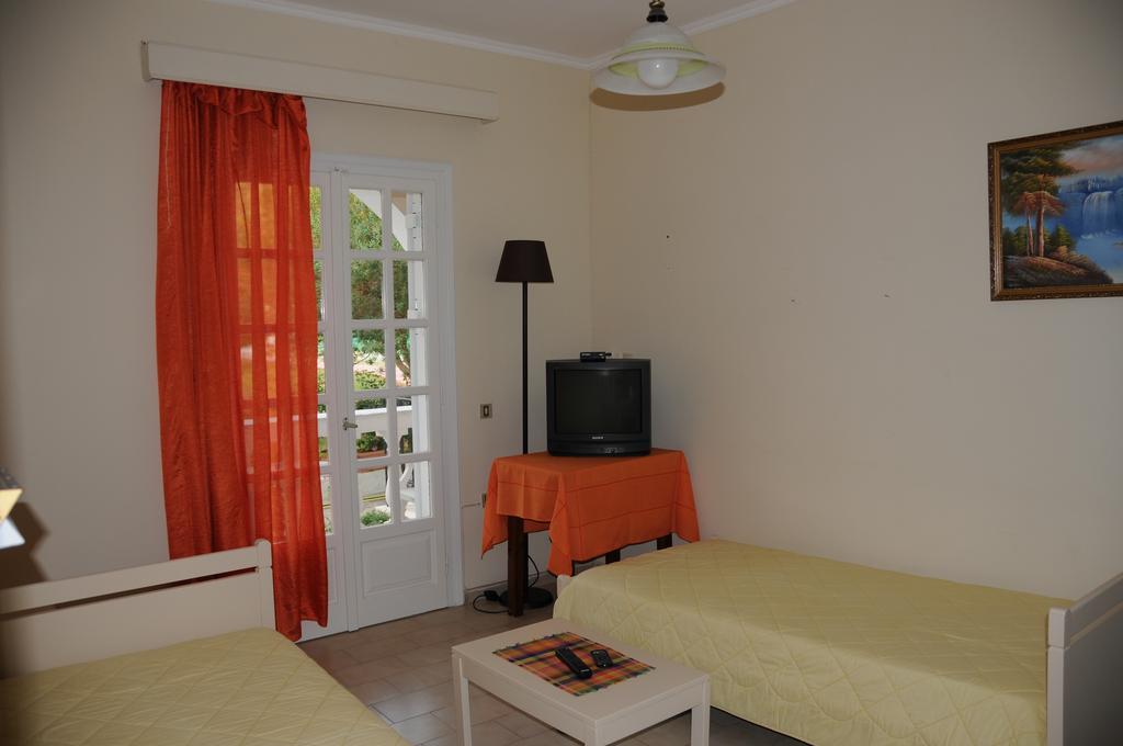 Vicky'S Garden Apartment กาลามากี ภายนอก รูปภาพ