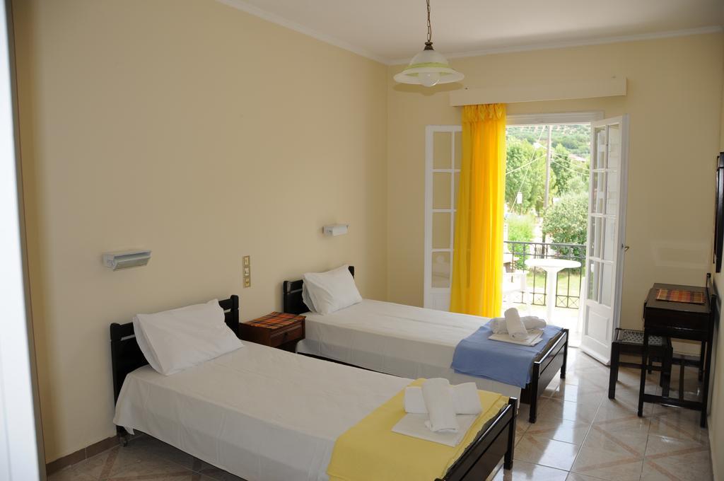 Vicky'S Garden Apartment กาลามากี ภายนอก รูปภาพ
