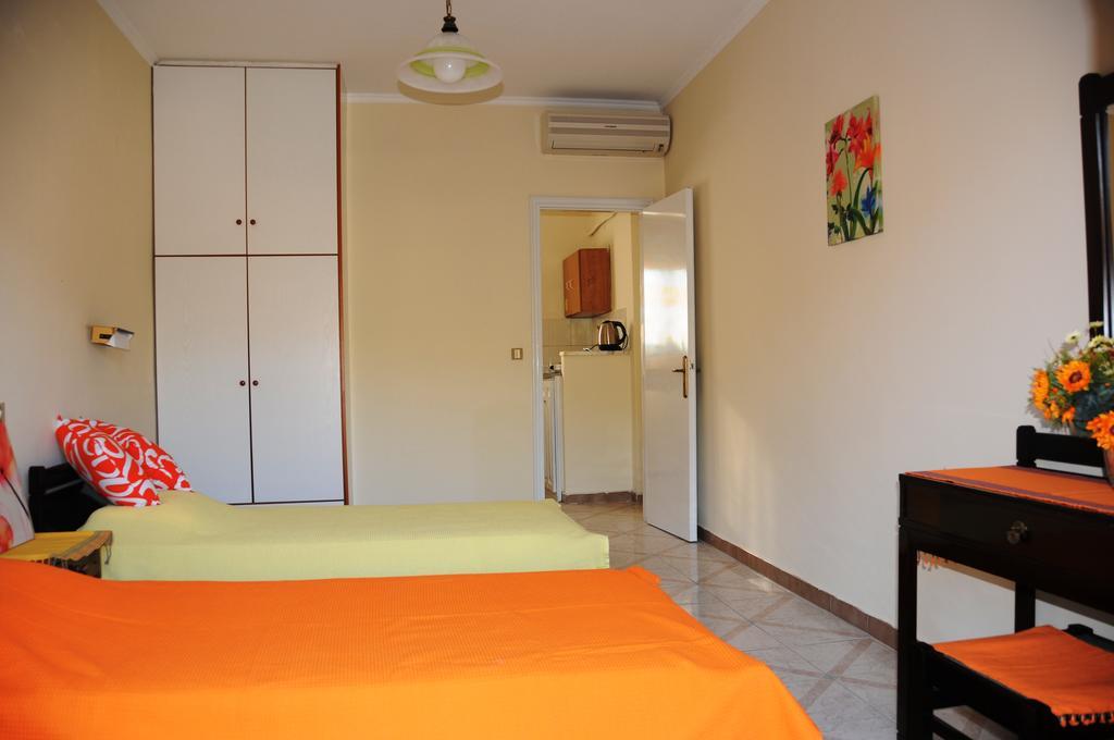 Vicky'S Garden Apartment กาลามากี ภายนอก รูปภาพ