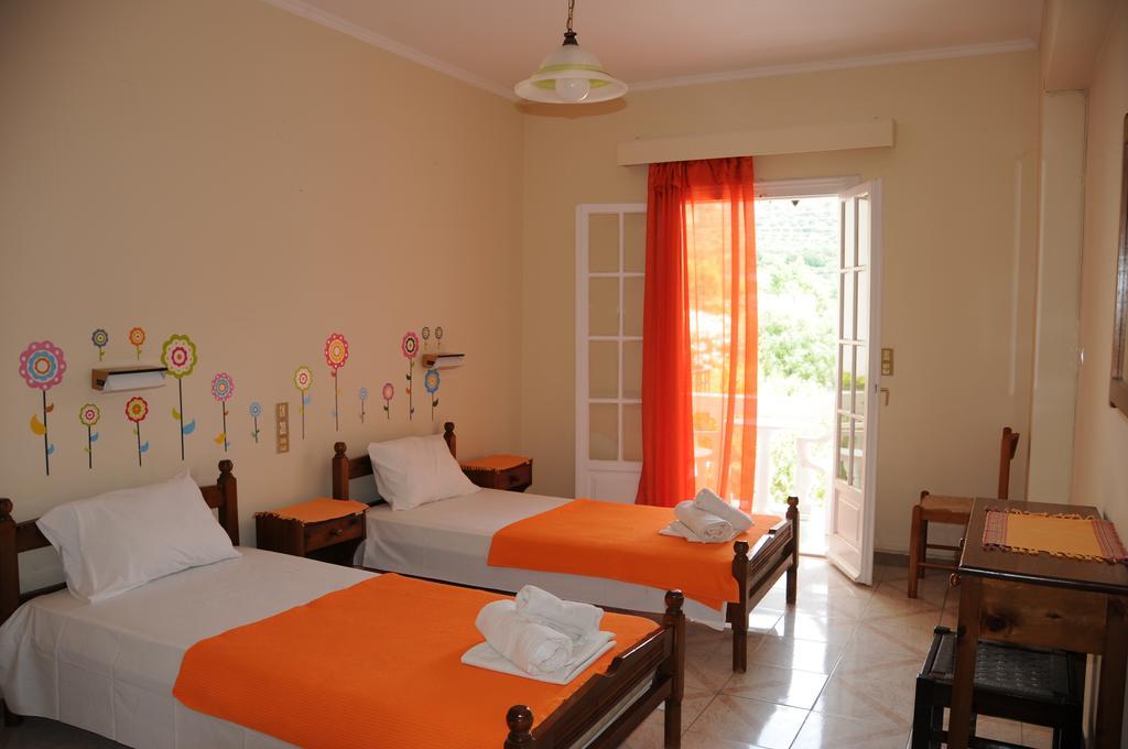 Vicky'S Garden Apartment กาลามากี ภายนอก รูปภาพ
