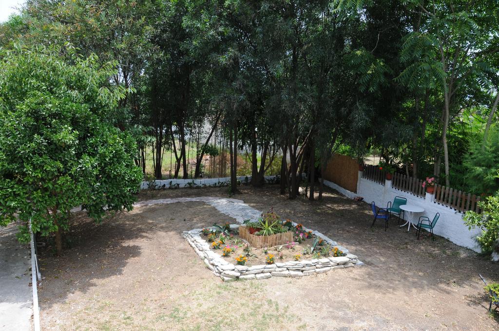 Vicky'S Garden Apartment กาลามากี ภายนอก รูปภาพ