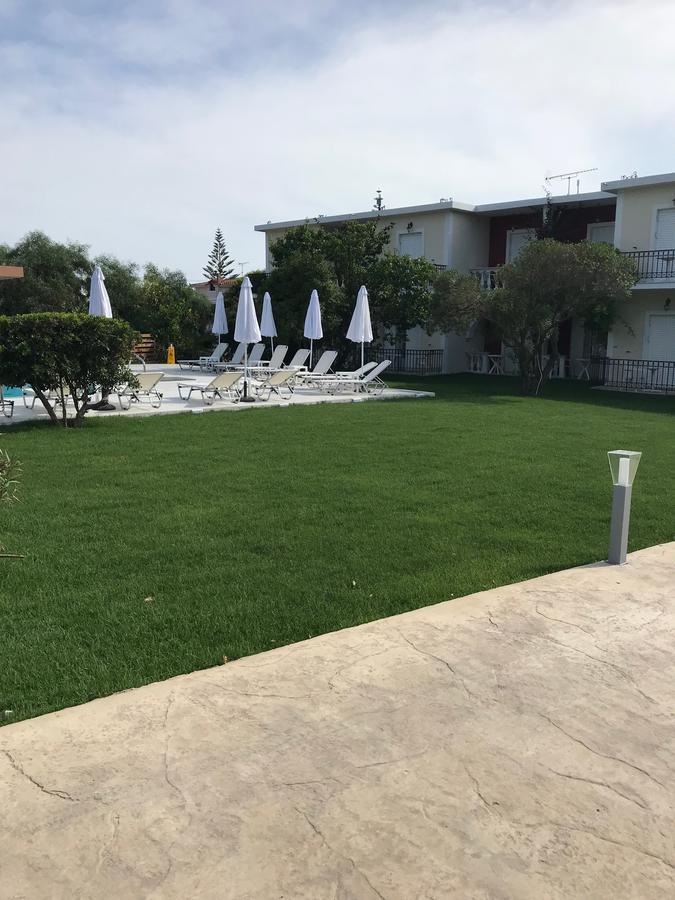 Vicky'S Garden Apartment กาลามากี ภายนอก รูปภาพ