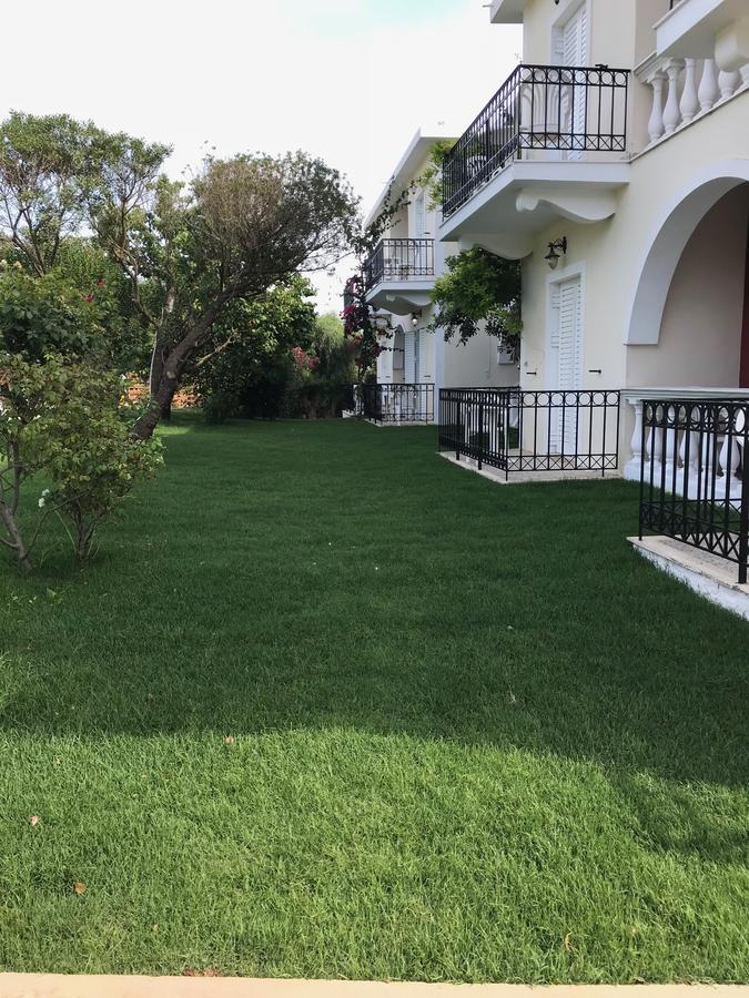 Vicky'S Garden Apartment กาลามากี ภายนอก รูปภาพ