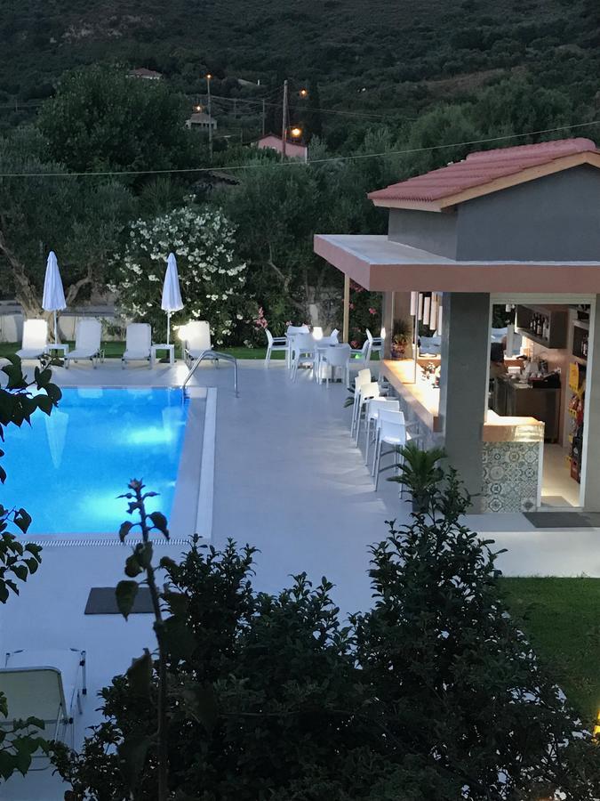 Vicky'S Garden Apartment กาลามากี ภายนอก รูปภาพ