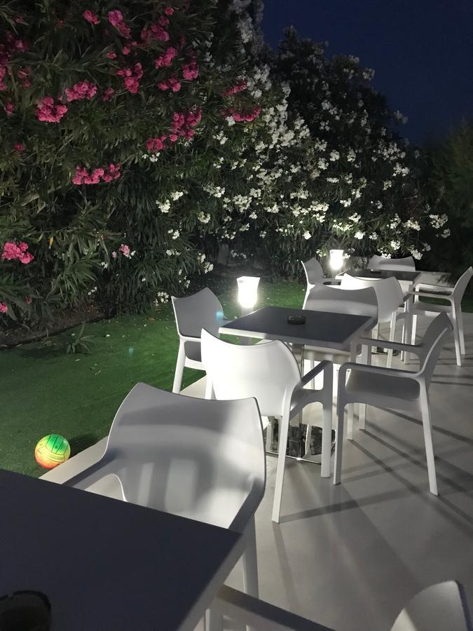 Vicky'S Garden Apartment กาลามากี ภายนอก รูปภาพ
