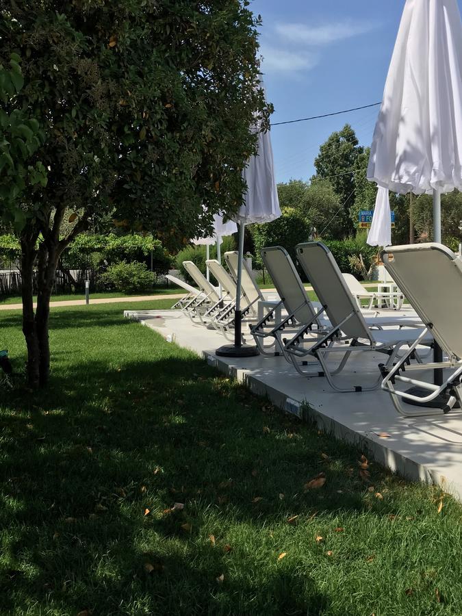 Vicky'S Garden Apartment กาลามากี ภายนอก รูปภาพ