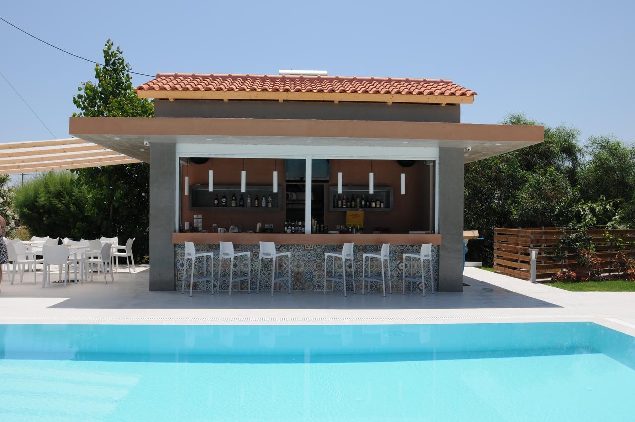 Vicky'S Garden Apartment กาลามากี ภายนอก รูปภาพ