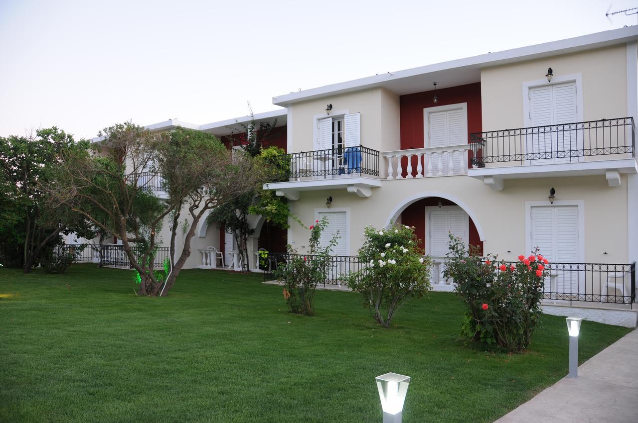 Vicky'S Garden Apartment กาลามากี ภายนอก รูปภาพ