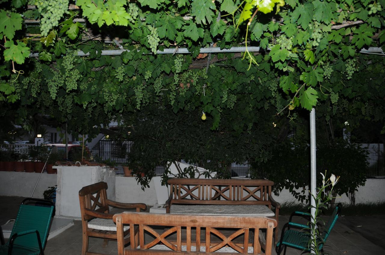 Vicky'S Garden Apartment กาลามากี ภายนอก รูปภาพ