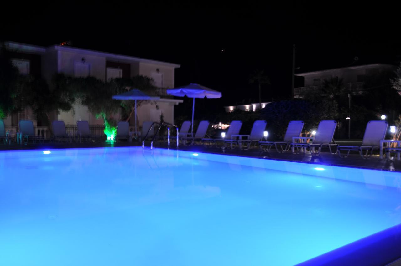 Vicky'S Garden Apartment กาลามากี ภายนอก รูปภาพ