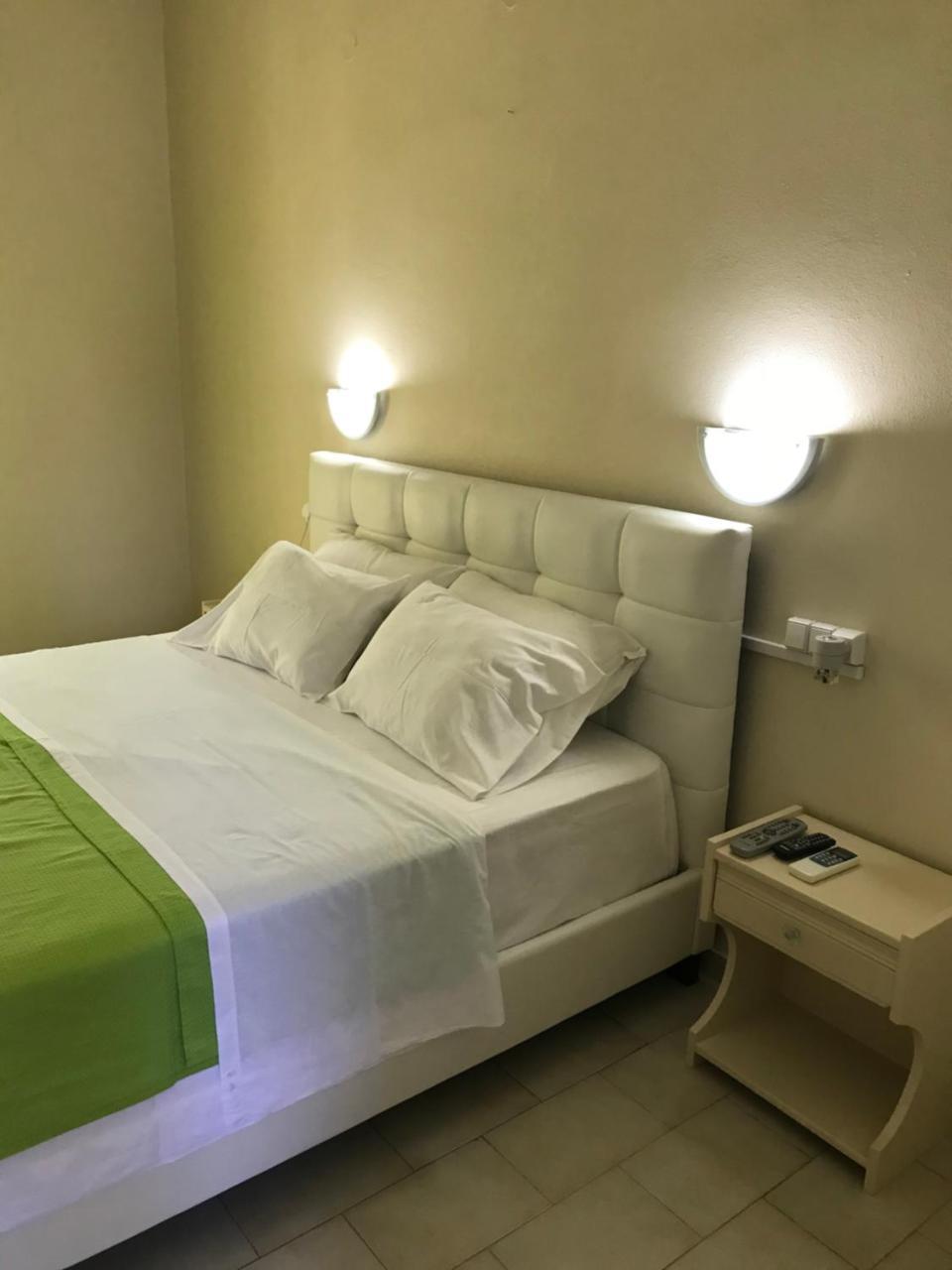 Vicky'S Garden Apartment กาลามากี ภายนอก รูปภาพ