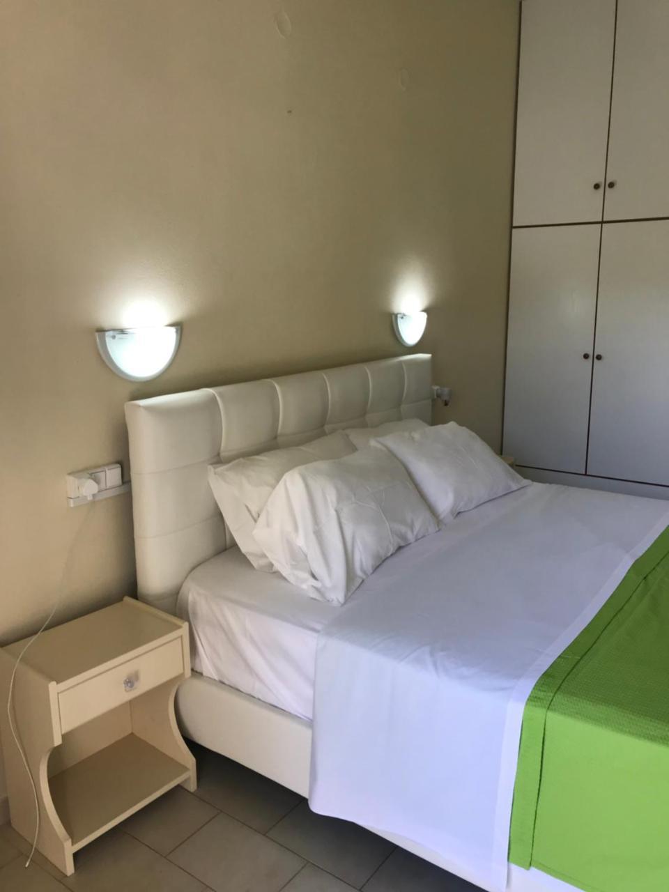 Vicky'S Garden Apartment กาลามากี ภายนอก รูปภาพ
